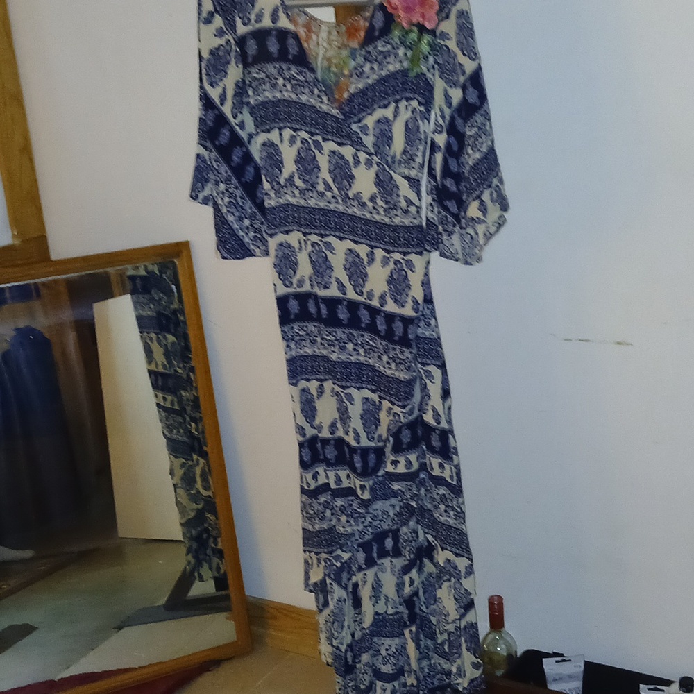 Long dresss that ties  around waist